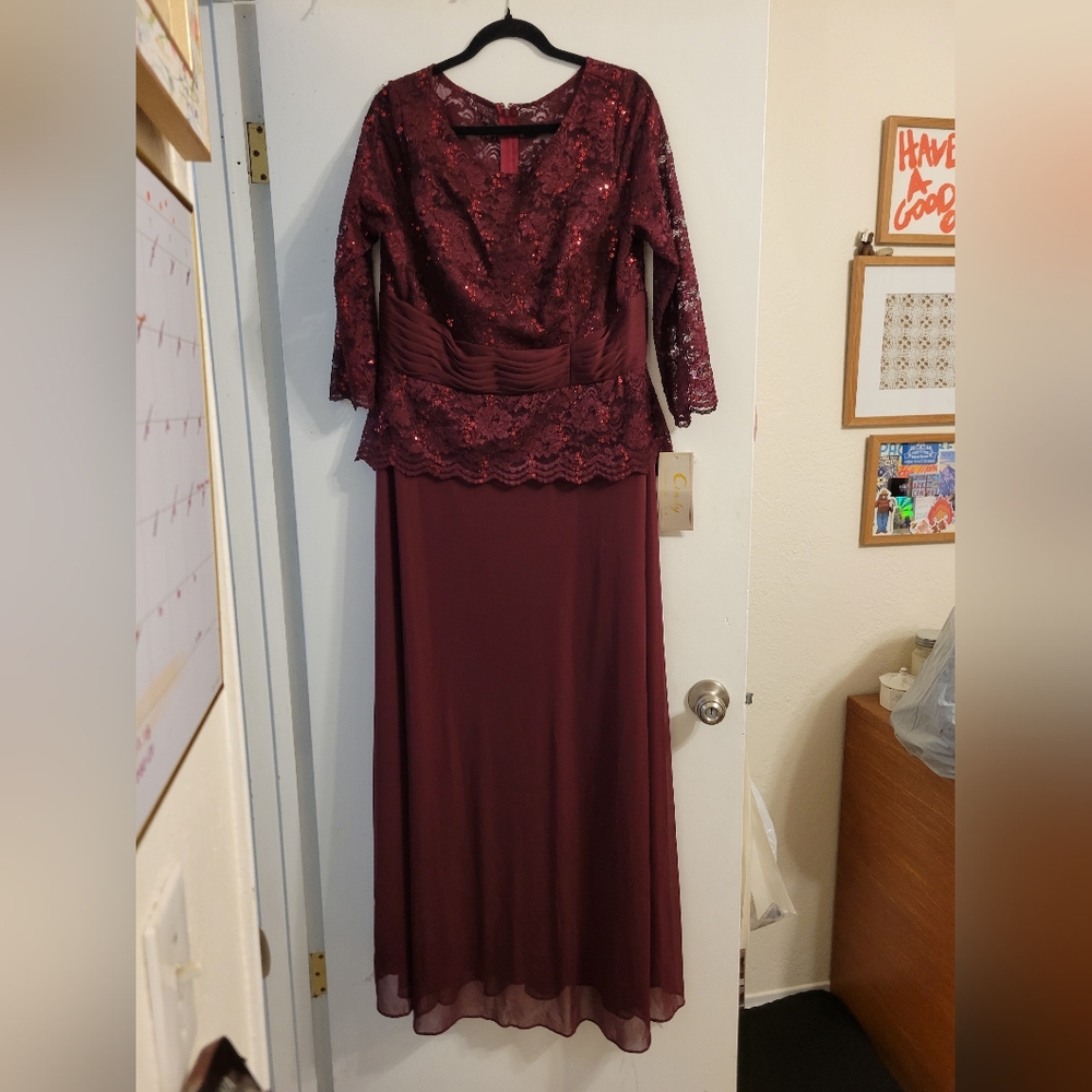 Elegant Burgundy Lace Evening Gown